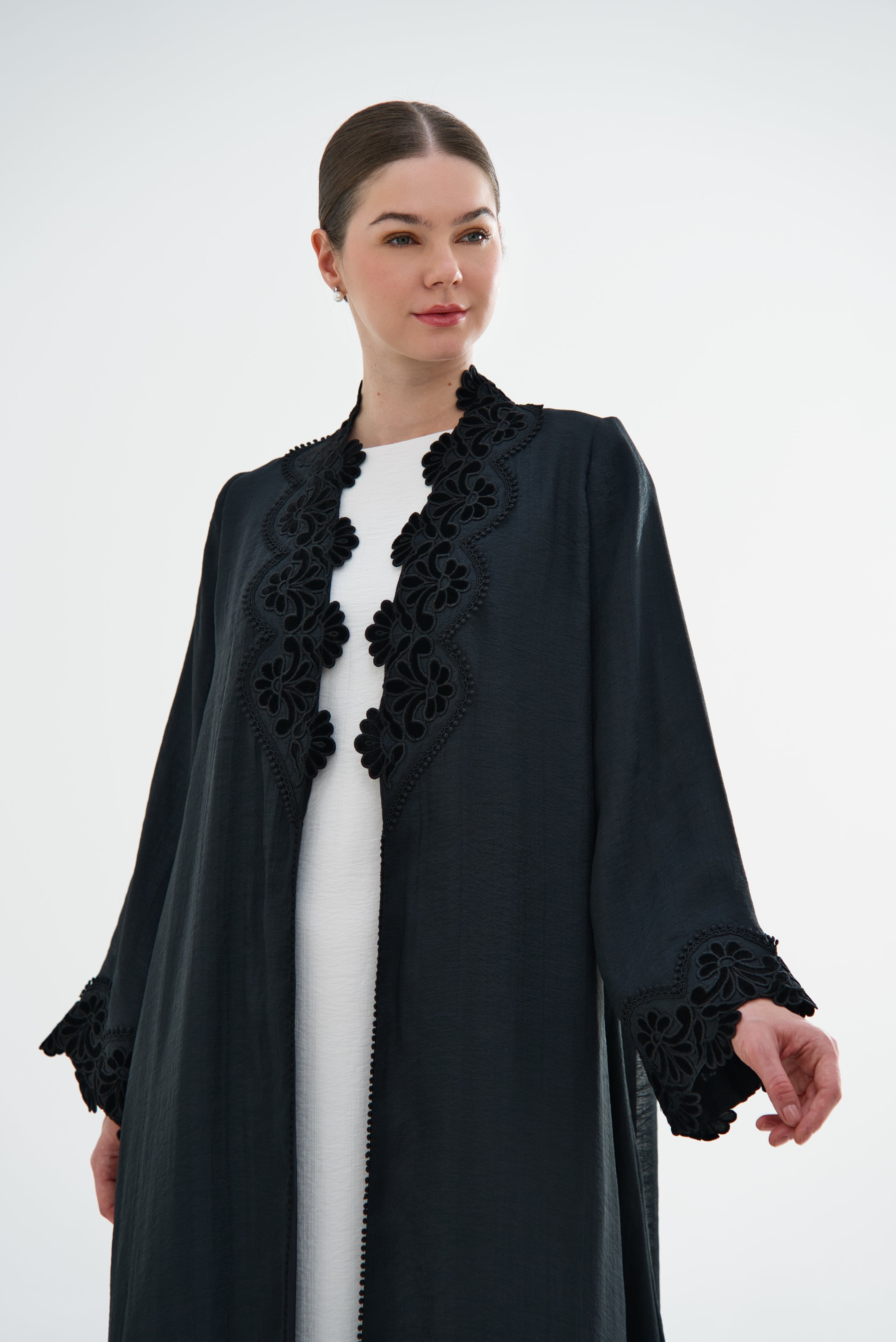 SARAY    |    BLACK