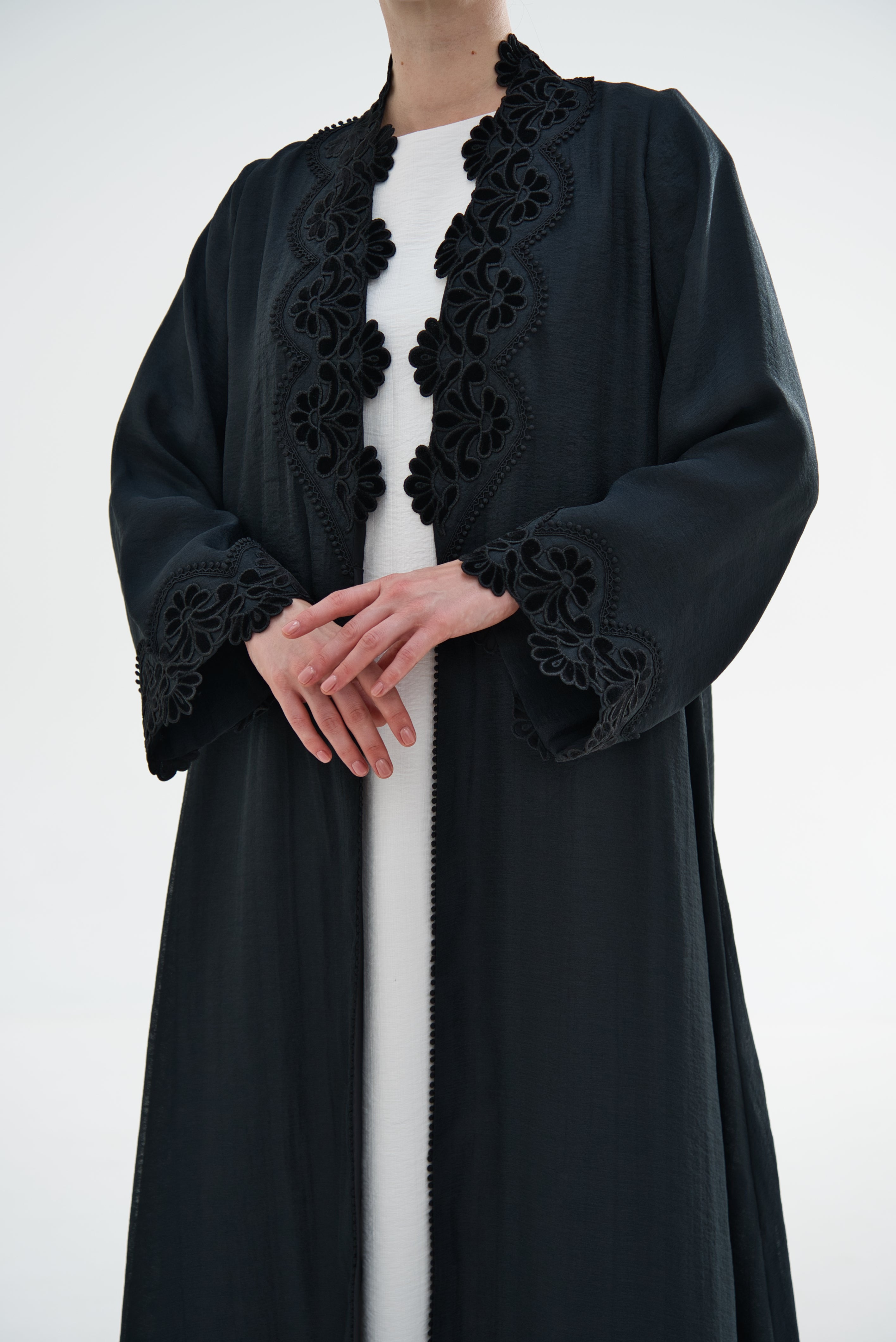 SARAY    |    BLACK