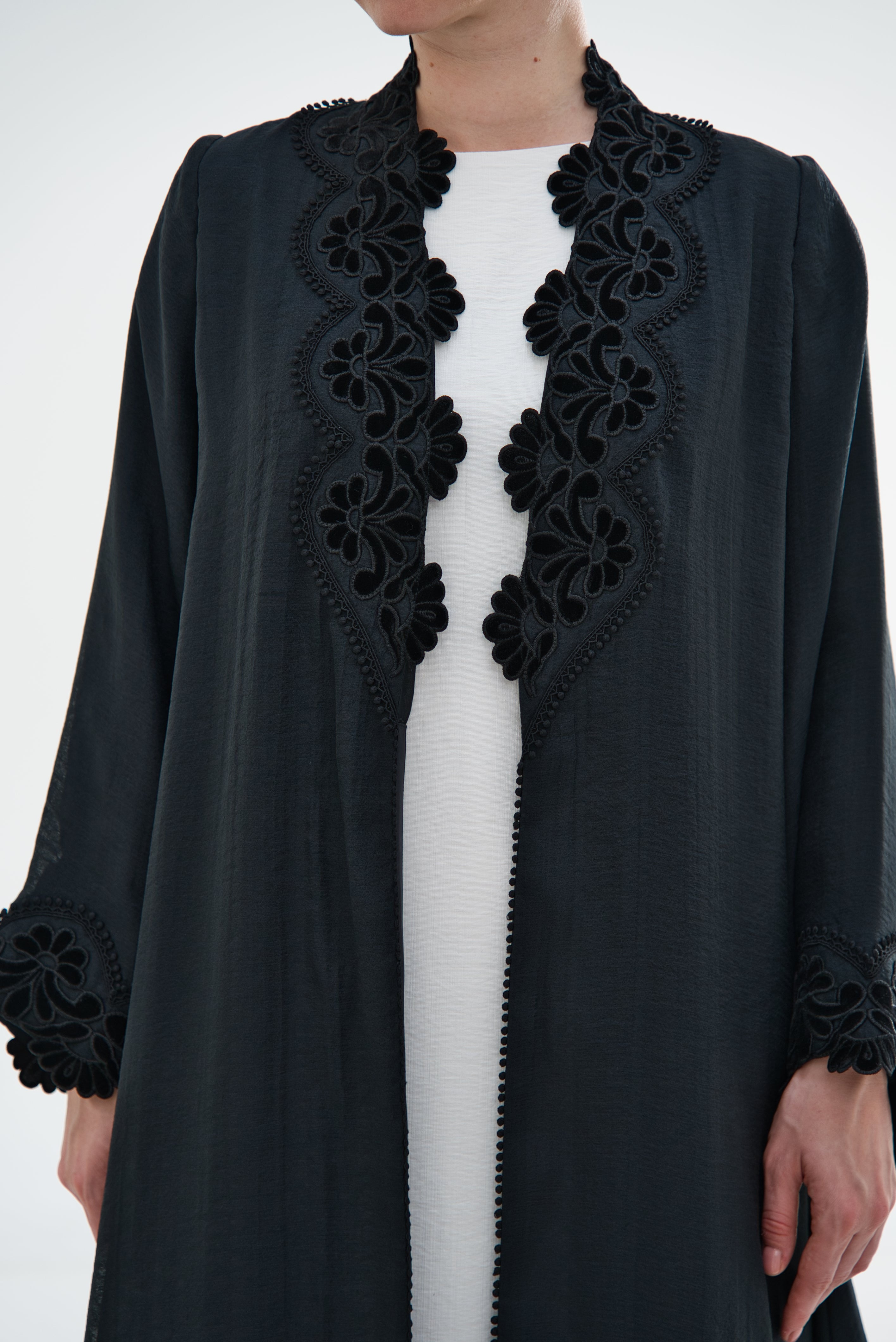 SARAY    |    BLACK