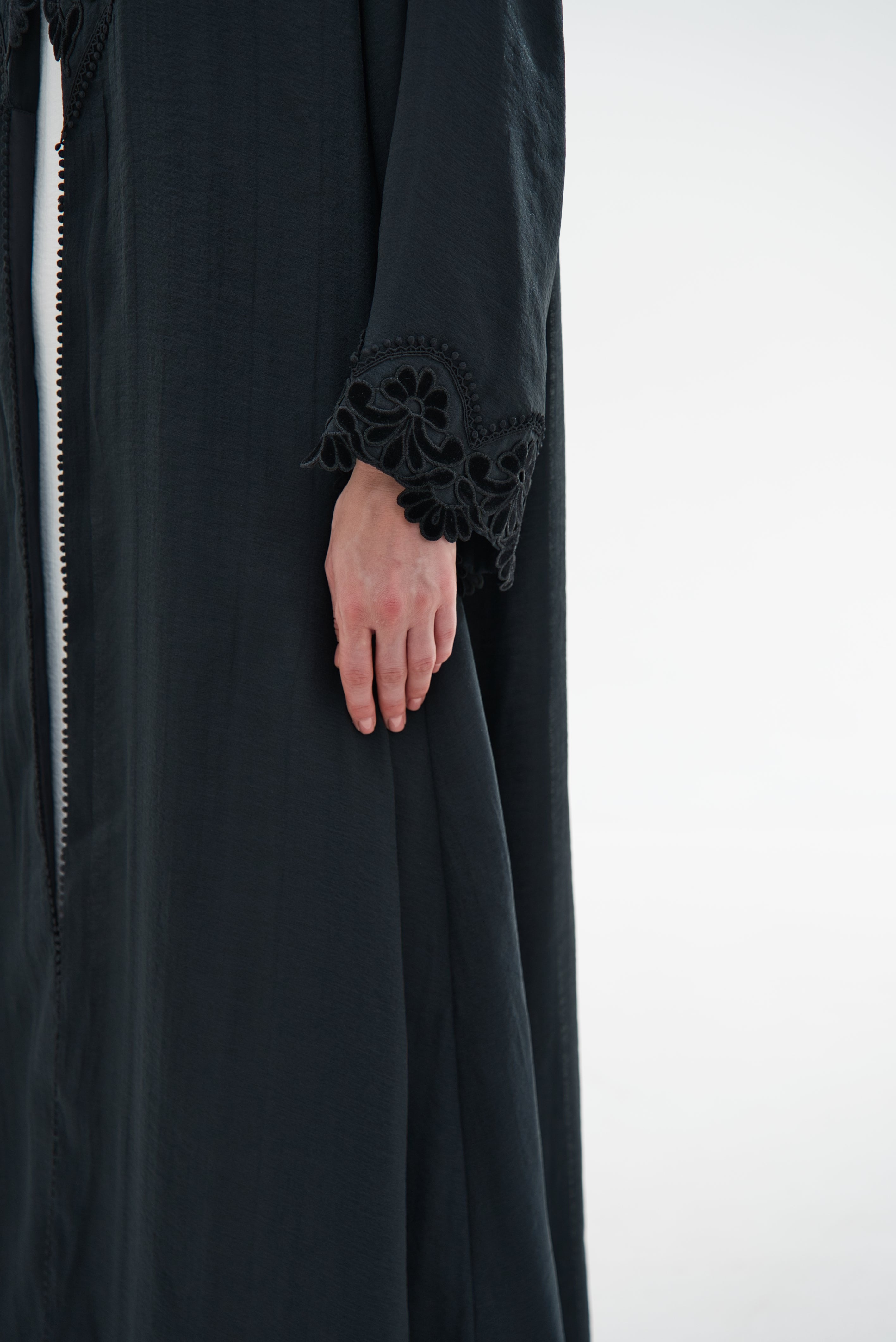 SARAY    |    BLACK