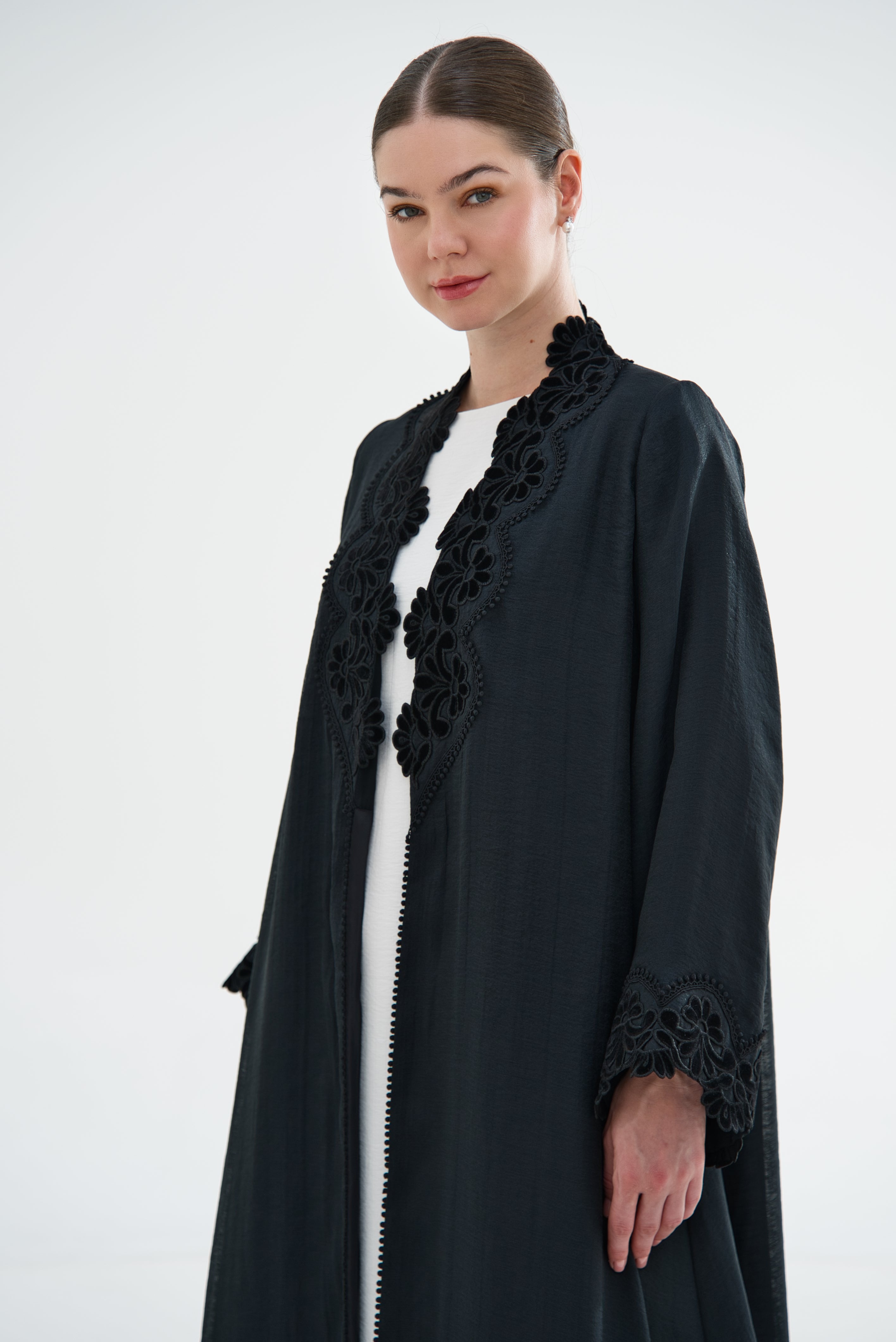 SARAY    |    BLACK