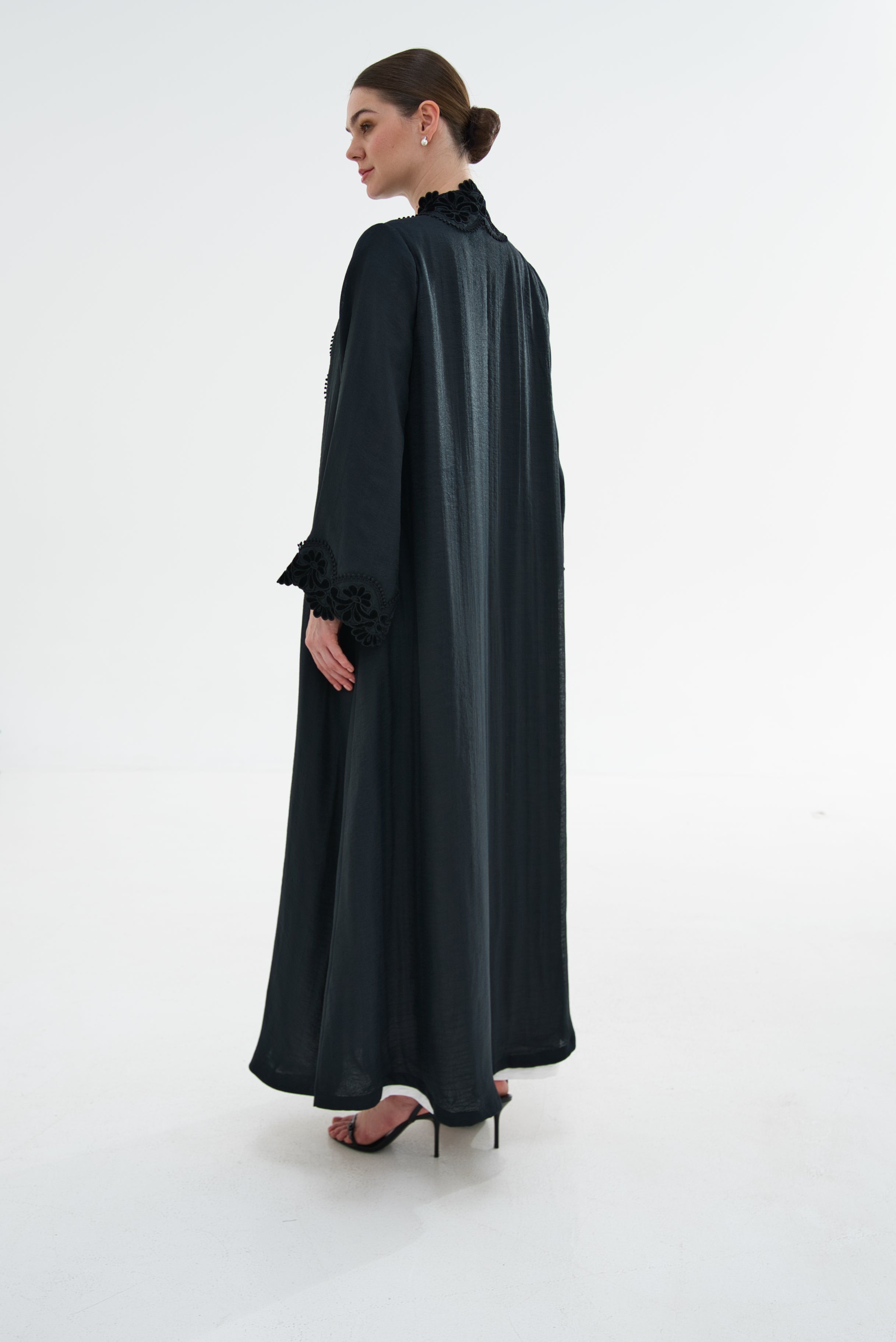 SARAY    |    BLACK