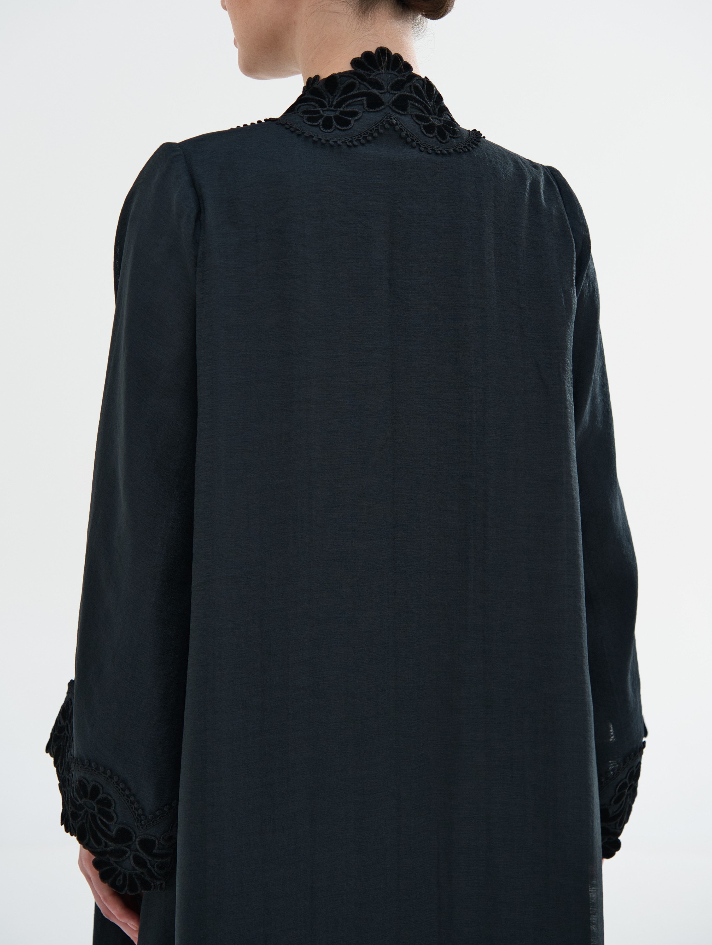 SARAY    |    BLACK