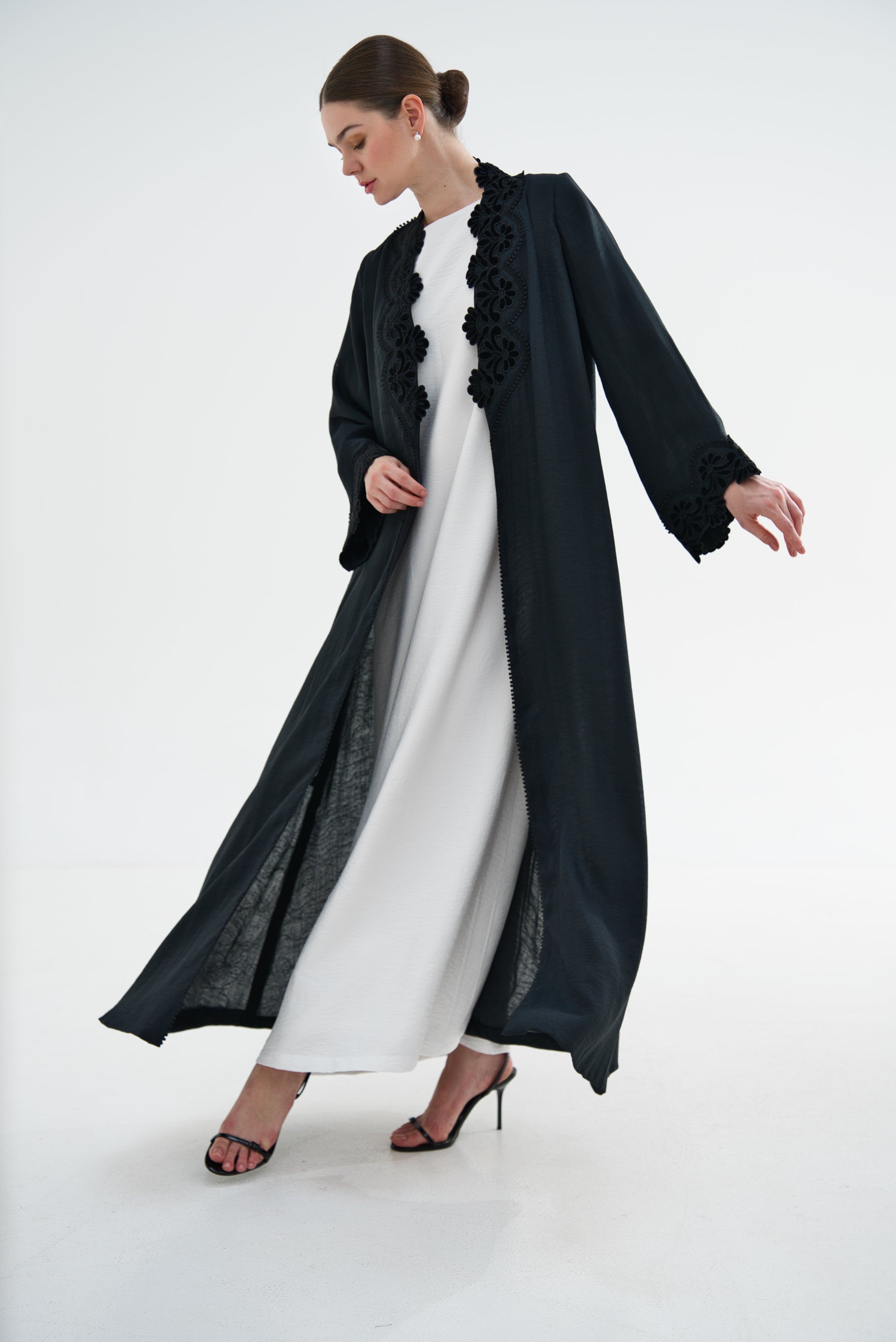 SARAY    |    BLACK